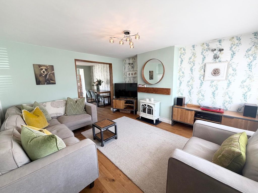 Property photo 2 of 22 Lounge