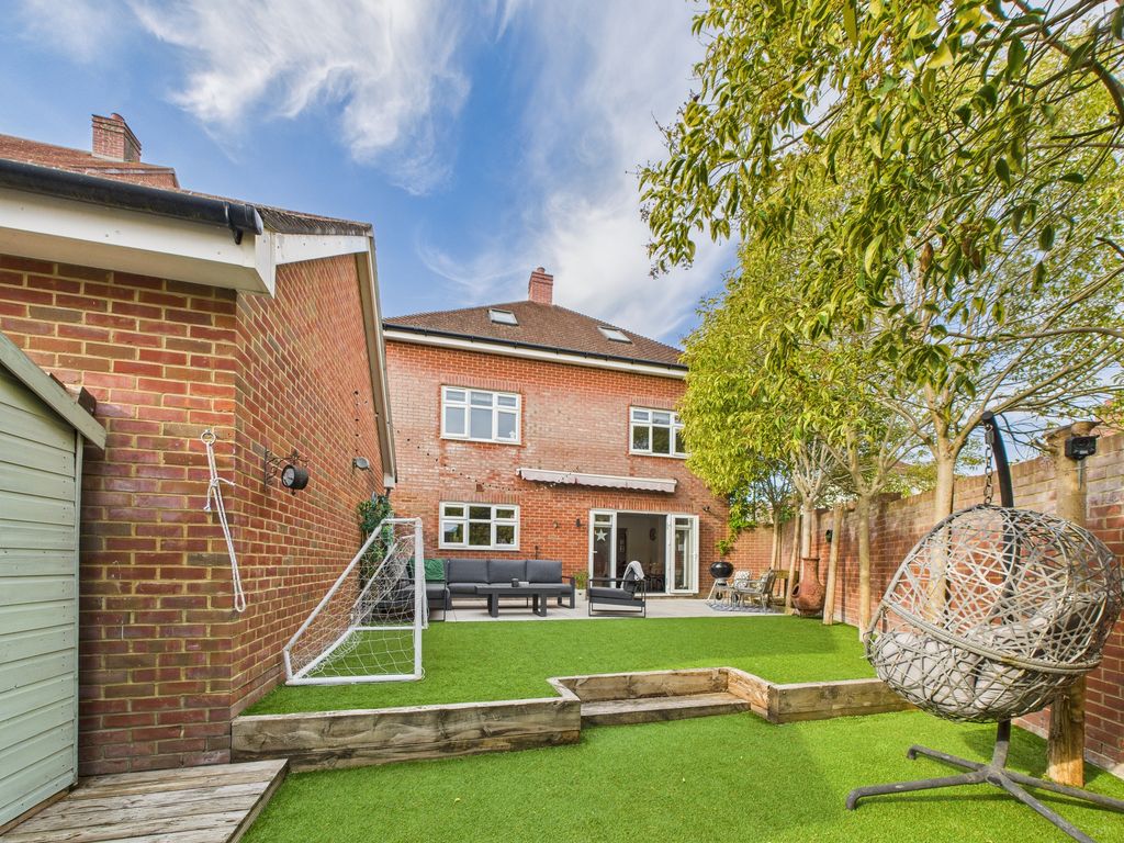 Property photo 3 of 28