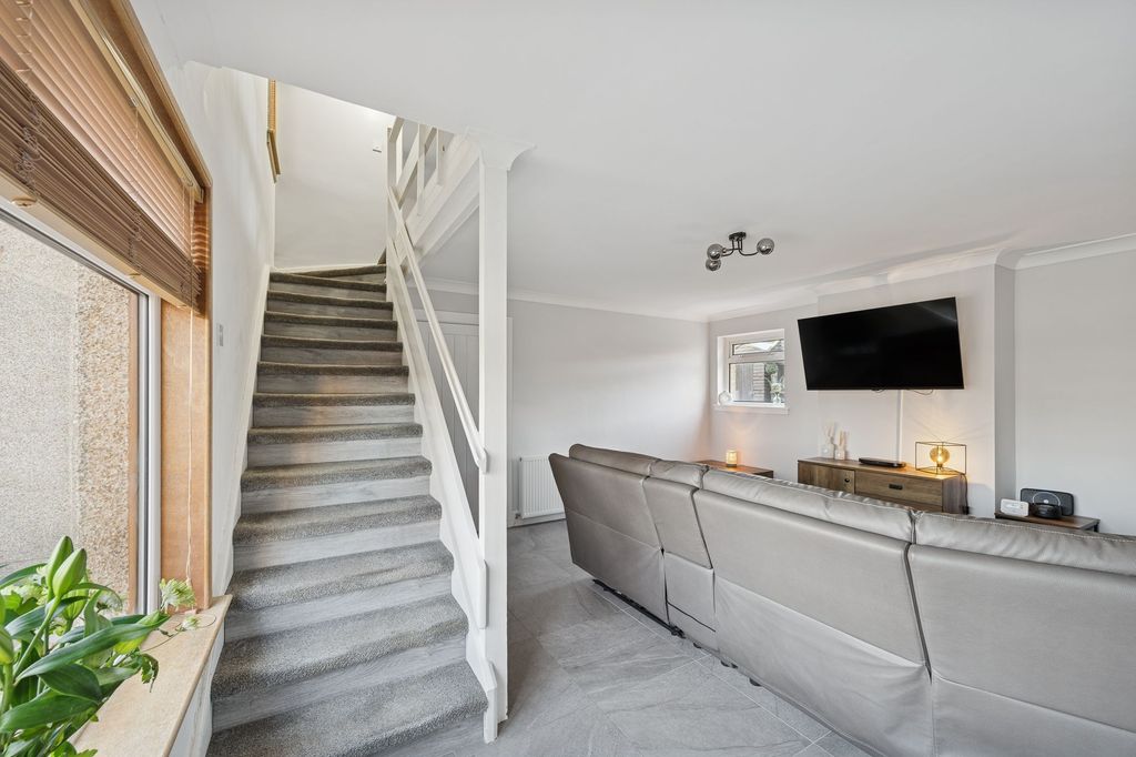 Property photo 2 of 26 Entrance Hallway