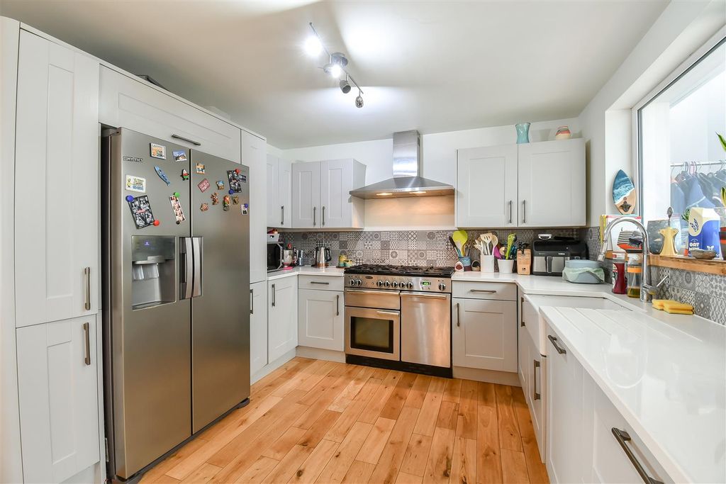 Property photo 3 of 33 Kitchen / Dining