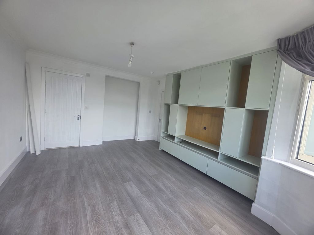 Property photo 1 of 15 Room