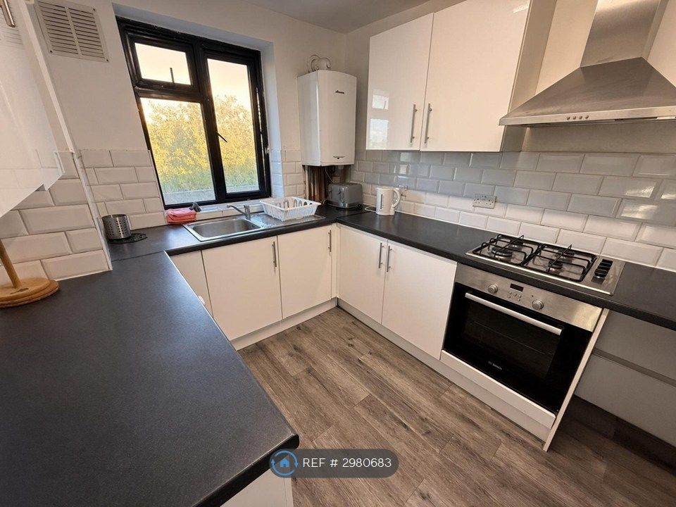 Property photo 2 of 8 Kitchen