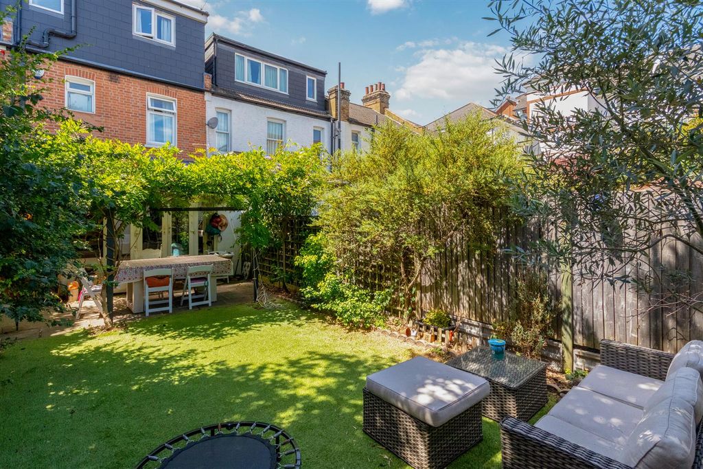 Property photo 3 of 13 Garden