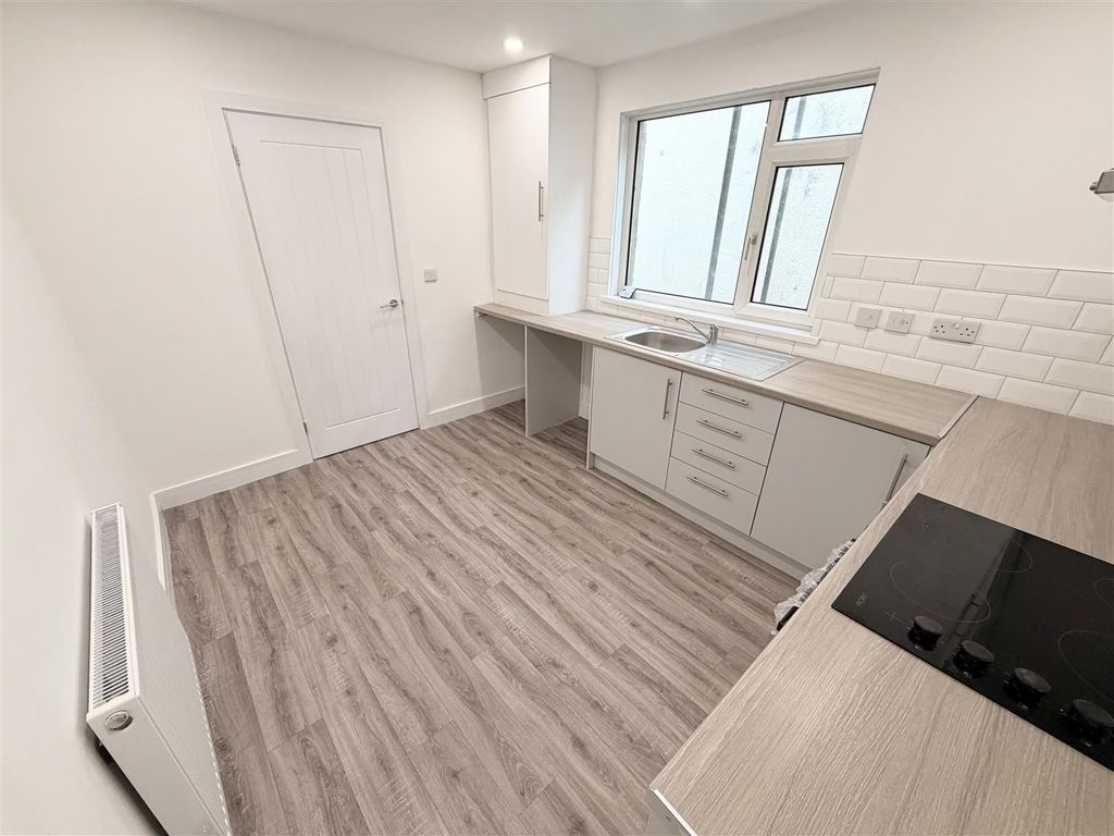 Property photo 3 of 17 Tempimagepp1Y7U.Jpg