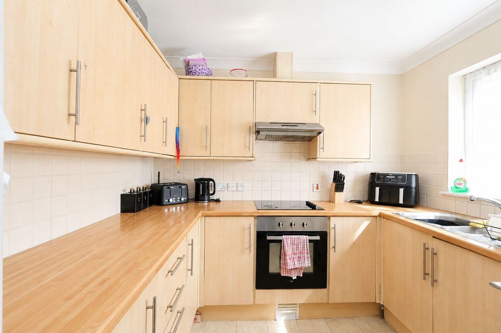 Property photo 2 of 15 Kitchen