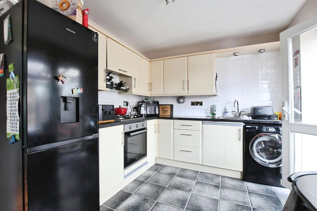 Property photo 3 of 12 Fitted Dining Kitchen