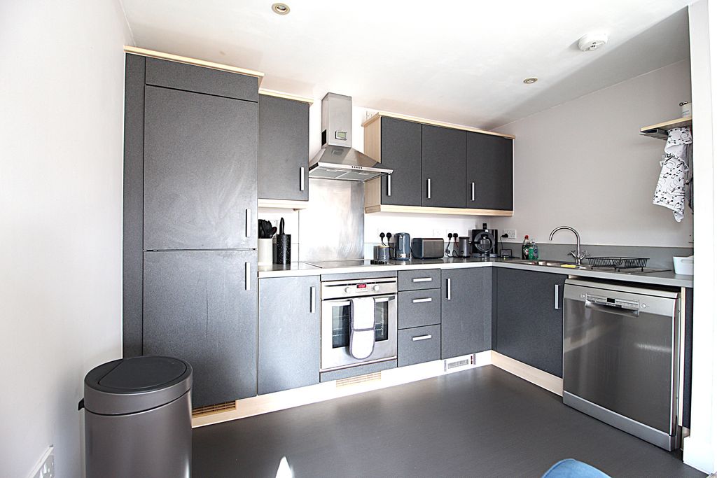 Property photo 3 of 16 Kitchen