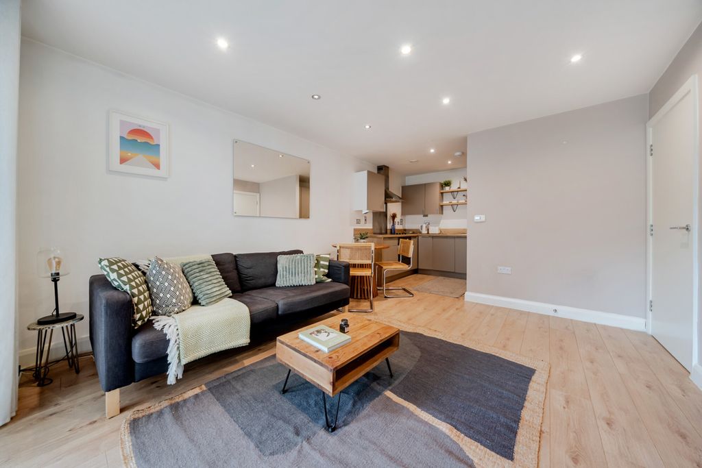 Property photo 1 of 19 1528978-11-6Accaa...