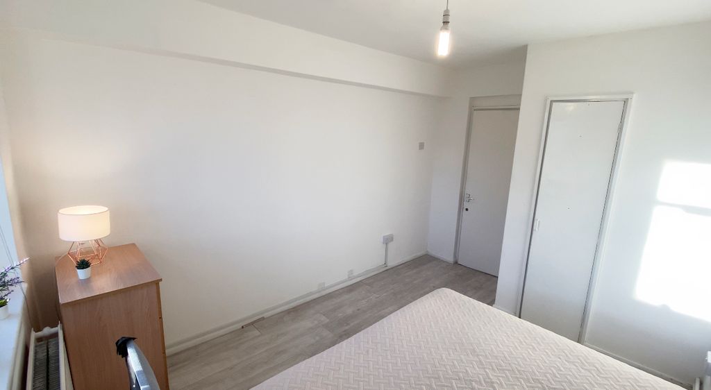Property photo 3 of 12 Room B