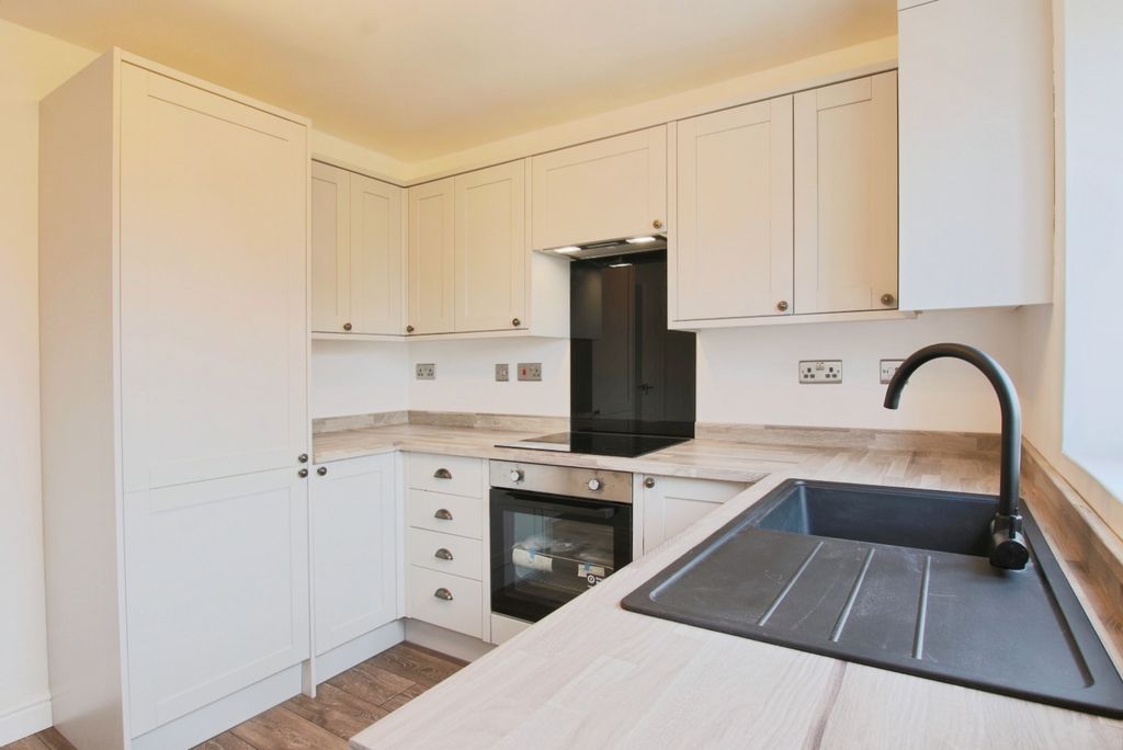 Property photo 3 of 13 4678788