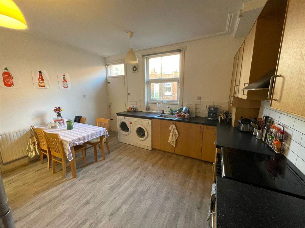 Property photo 3 of 11 Img-20241127-Wa0010.