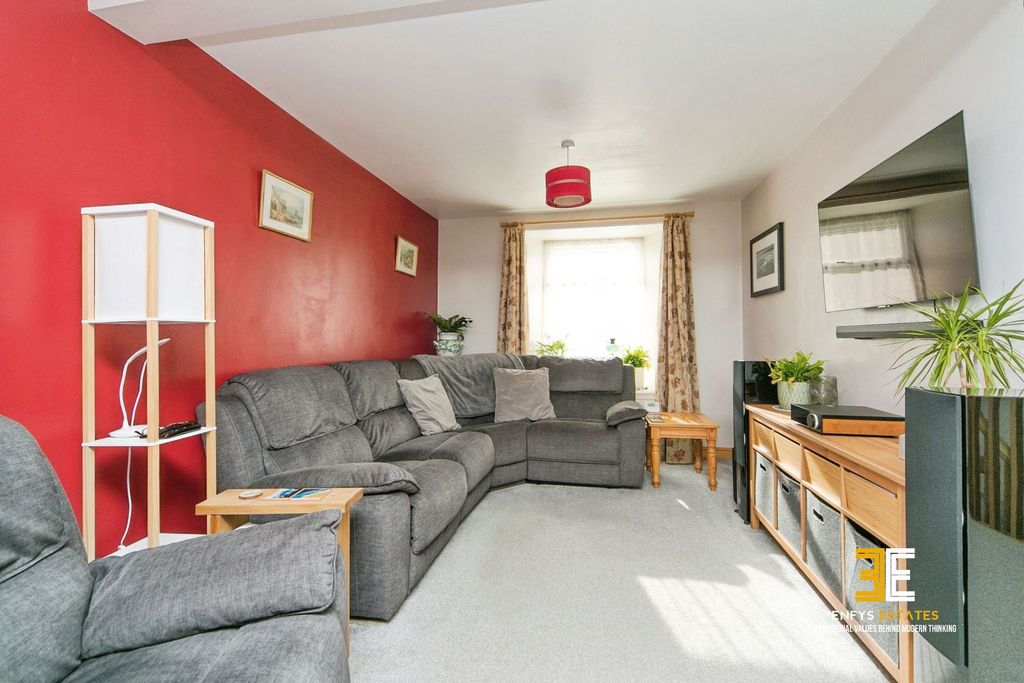 Property photo 3 of 31