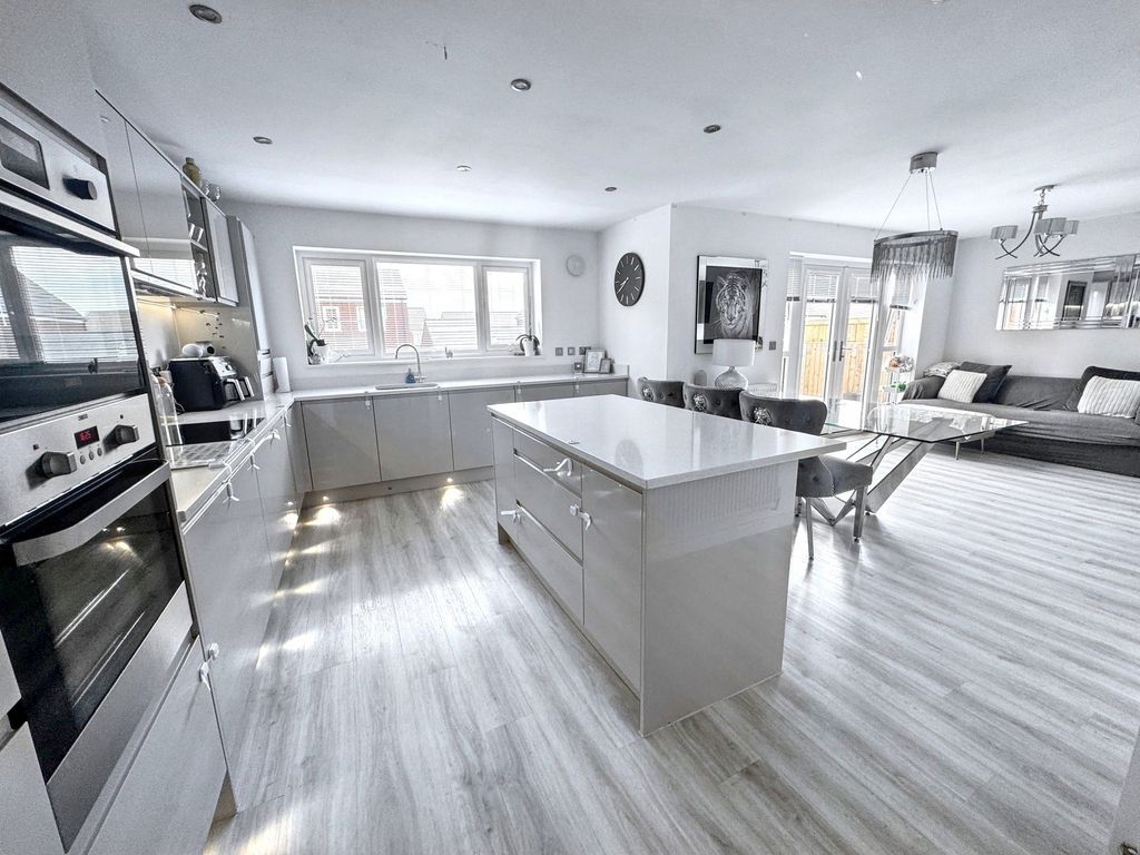 Property photo 2 of 30