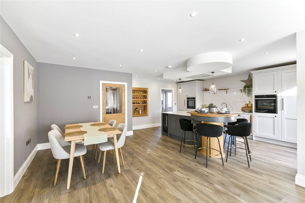 Property photo 2 of 11 Kitchen Example