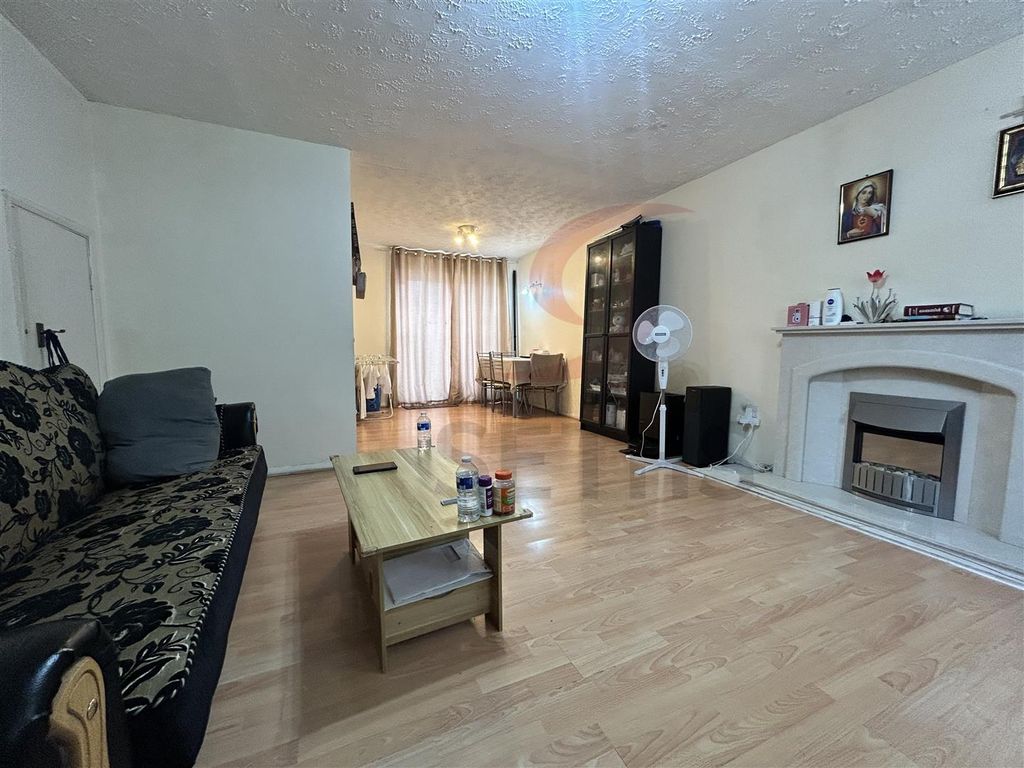 Property photo 2 of 13 Lounge/Dining Room