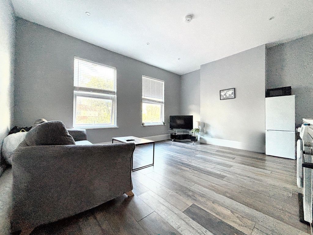 Property photo 2 of 10 Bright, Modern Living Room With Large Windows, Con...