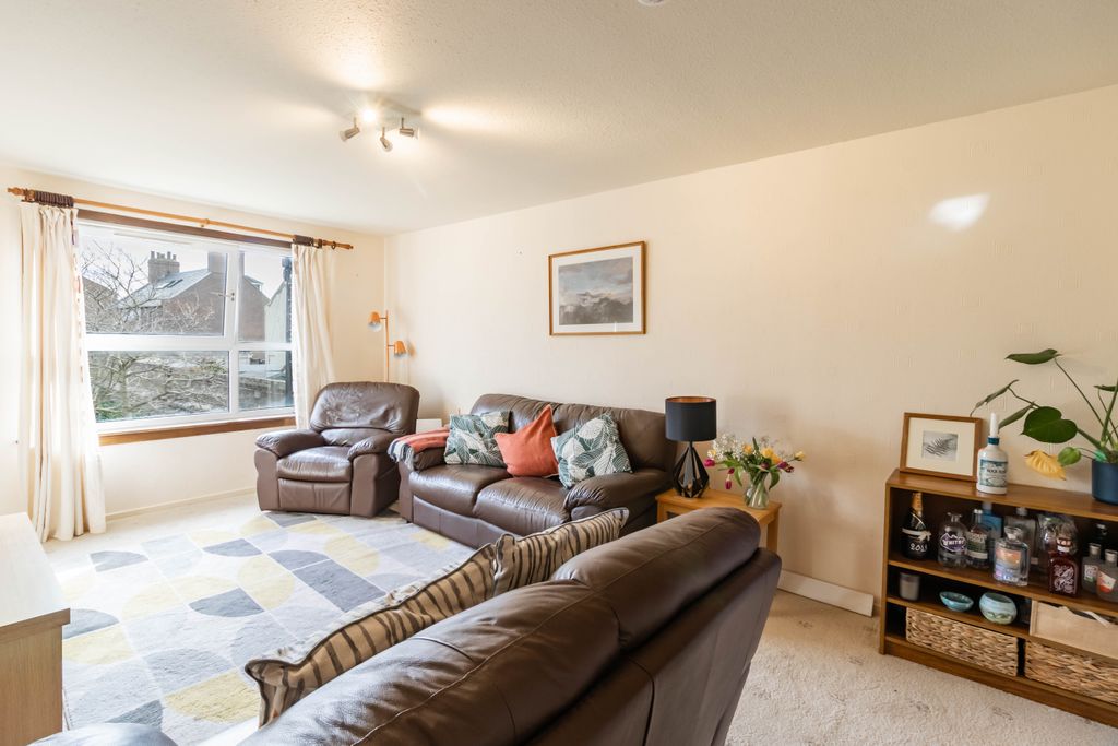 Property photo 2 of 25 Lounge