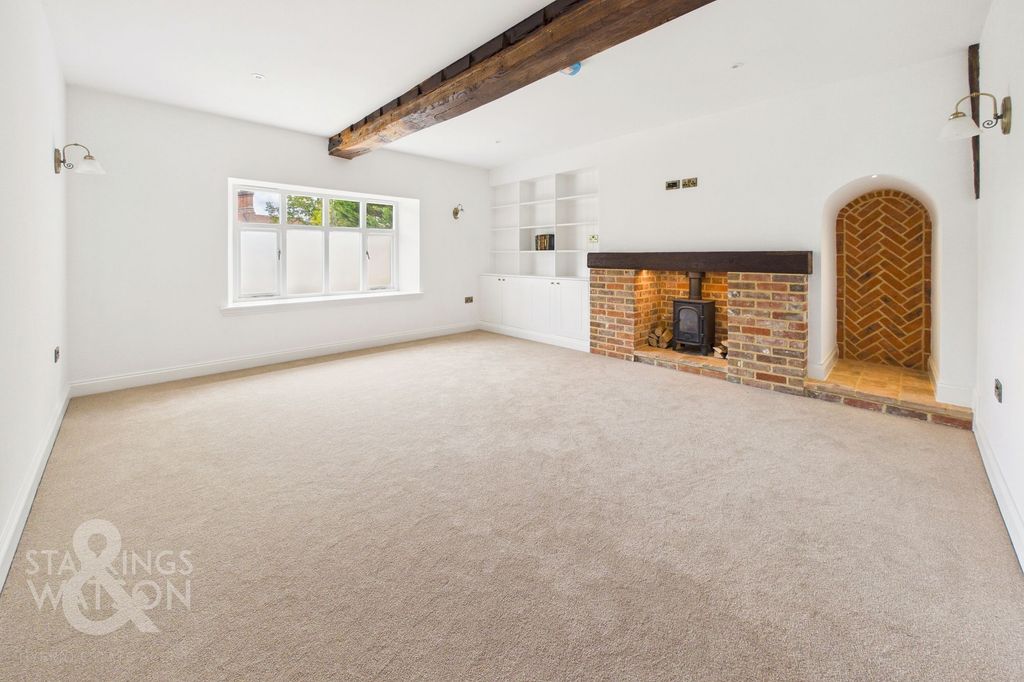 Property photo 2 of 40