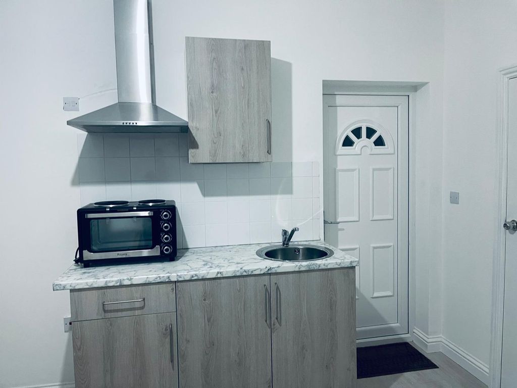 Property photo 1 of 5 Self Contained Studio Next To Gants Hill Tube Station-Â£1100 Inclusive Bills