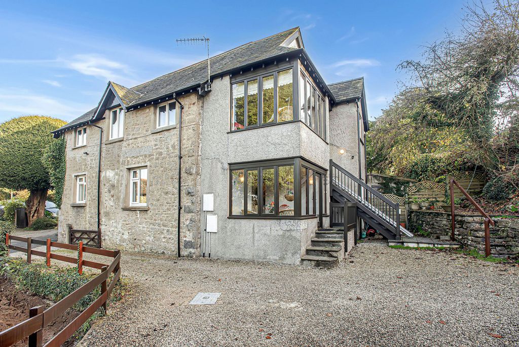 Property photo 1 of 33