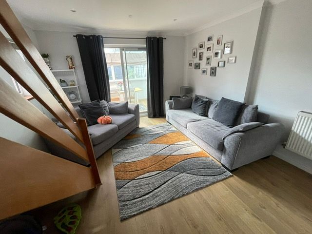 Property photo 2 of 7 Living Room