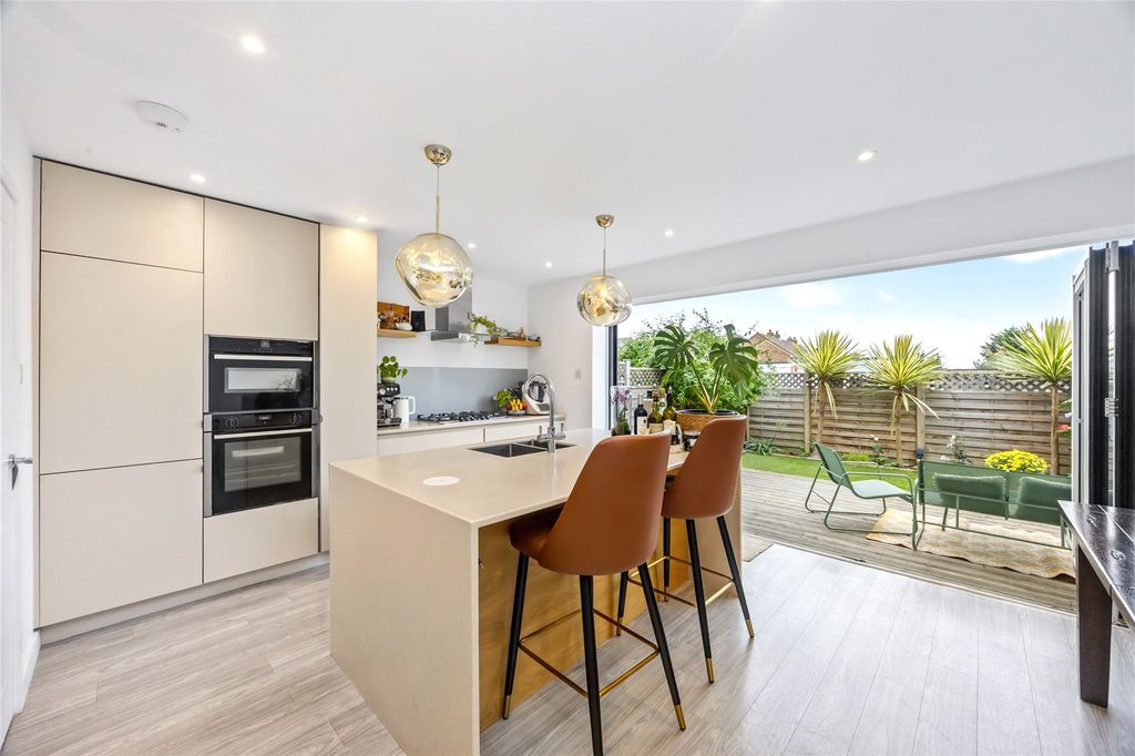 Property photo 2 of 20 Picture No. 14