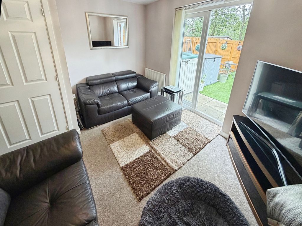 Property photo 3 of 12 Lounge