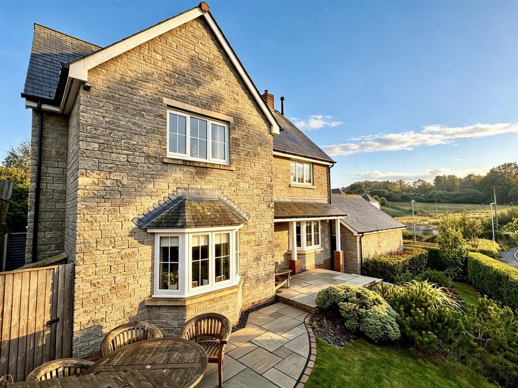 Property photo 1 of 44