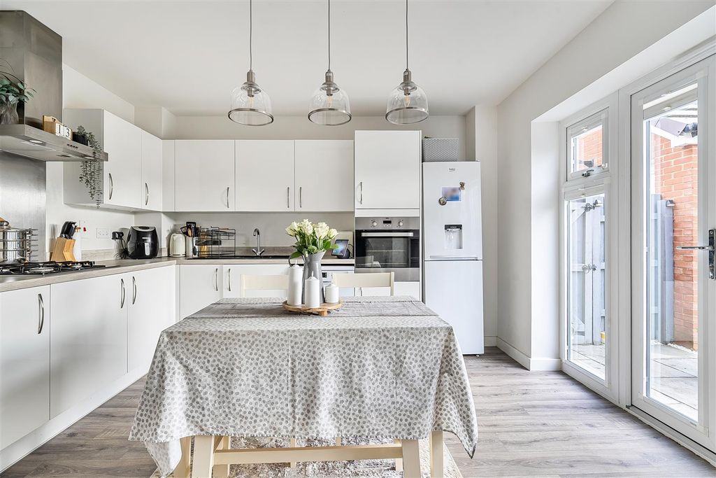 Property photo 2 of 22 1410584-12-698F0B9422c6E.Jpg