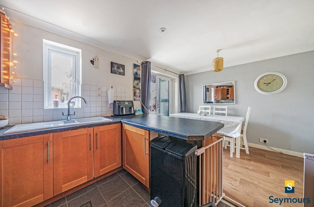 Property photo 2 of 16 Kitchen