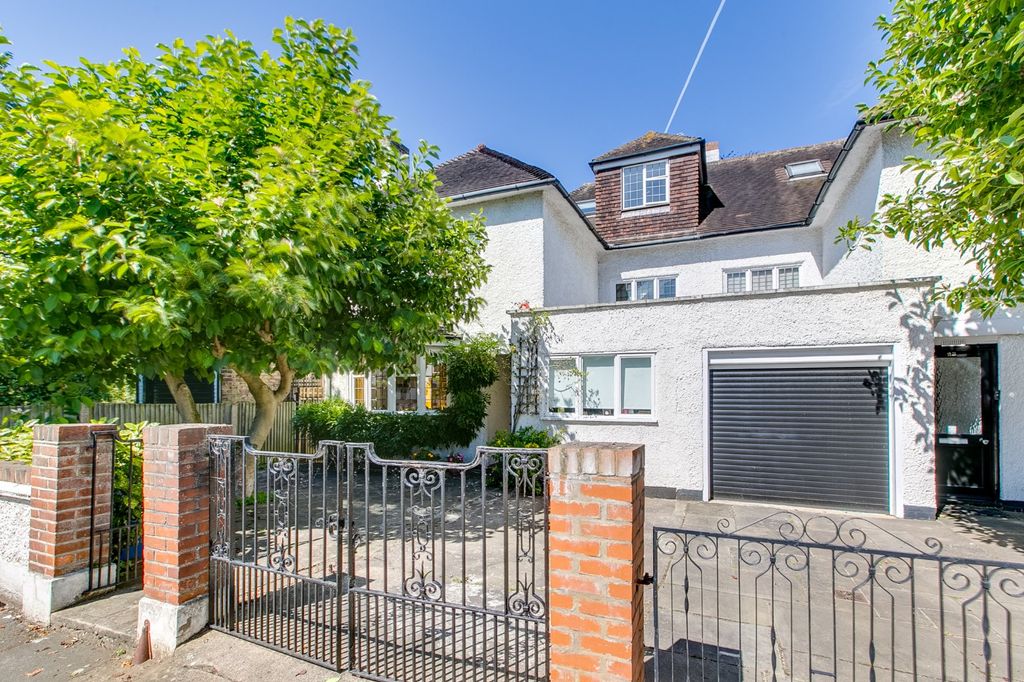 Property photo 1 of 11