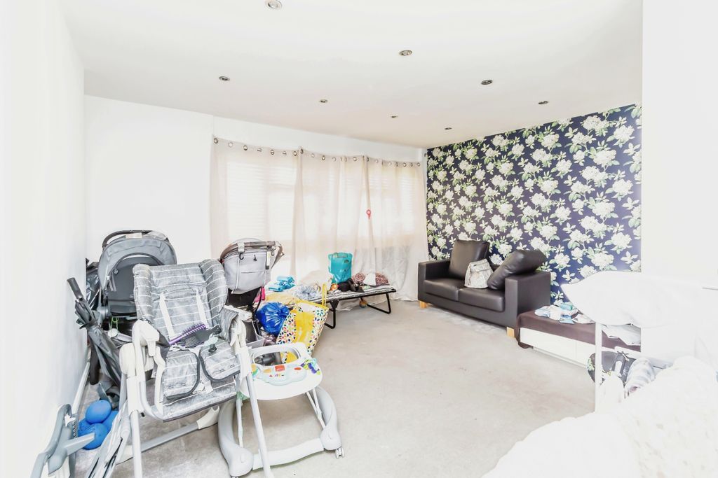 Property photo 2 of 17 Photography