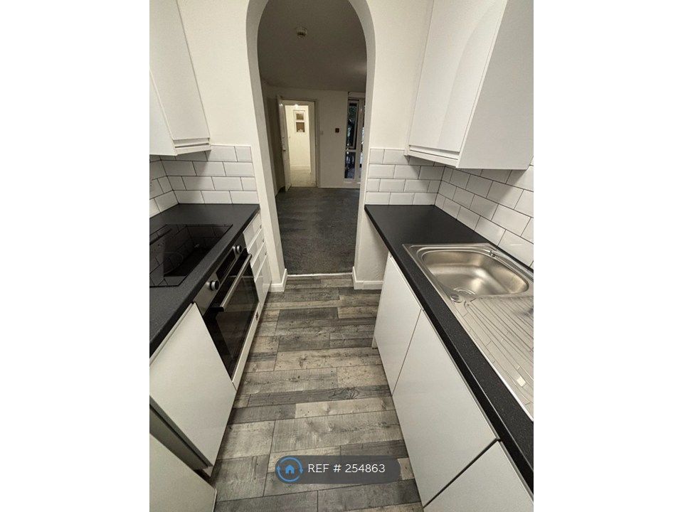 Property photo 2 of 13 Kitchen Pic 1