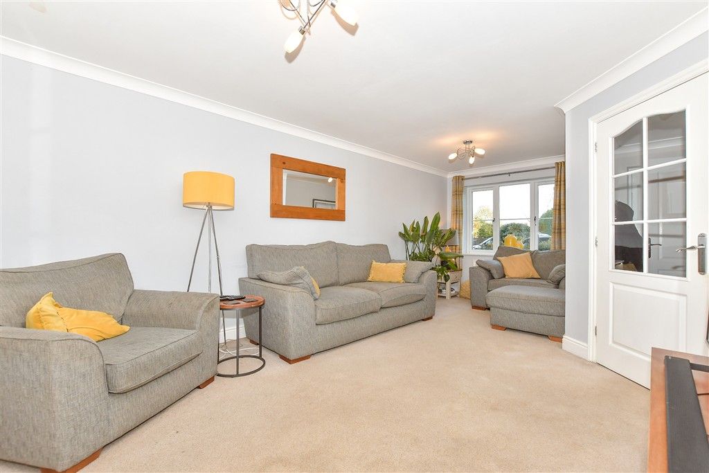 Property photo 1 of 12 Lounge