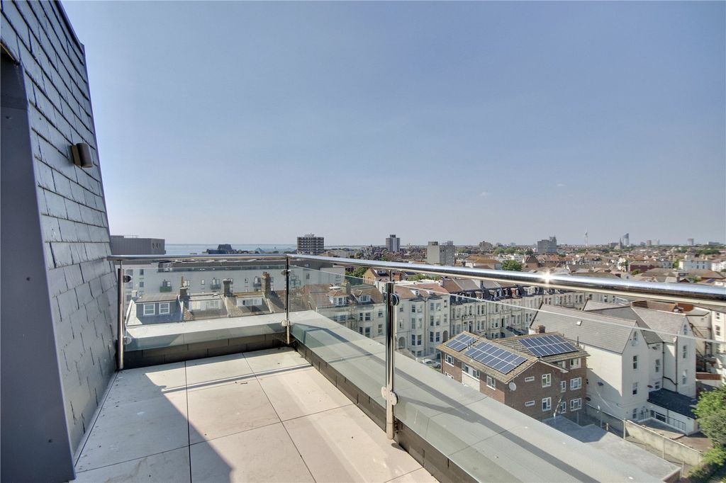 Property photo 1 of 13 Penthouse 29