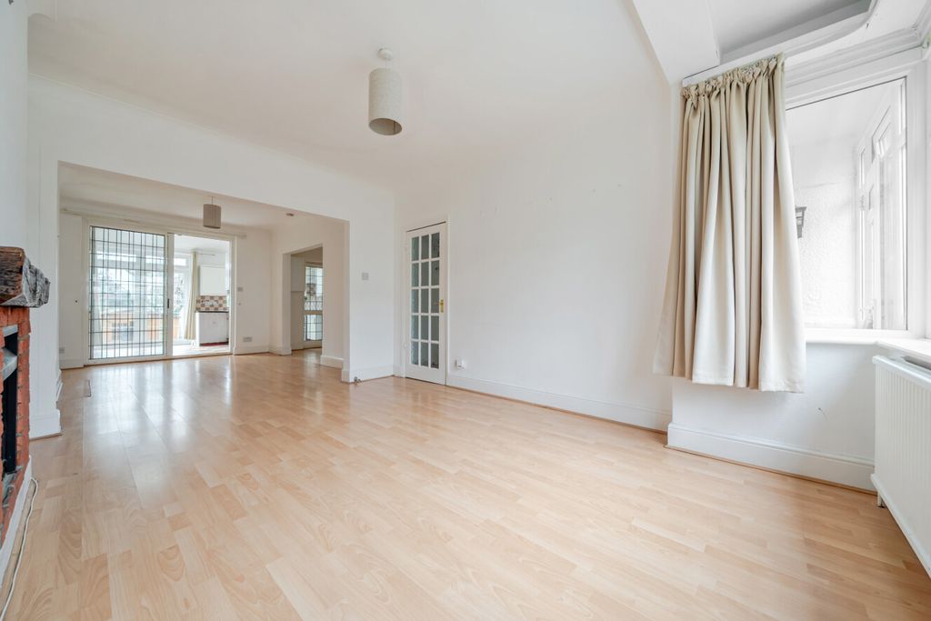 Property photo 3 of 27 1438667-19-69Cbf8...