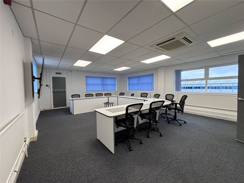 Property photo 3 of 16 Picture No. 11