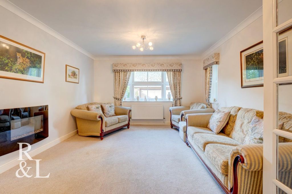 Property photo 3 of 48 Royston&Lund (17).Jpg