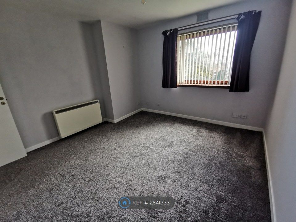 Property photo 3 of 10 Bright Cosy Living Room