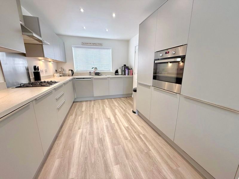 Property photo 3 of 18 Kitchen