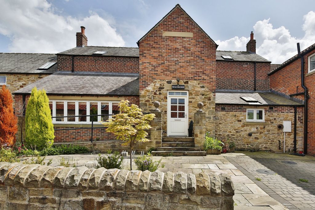 Property photo 1 of 15 Photography