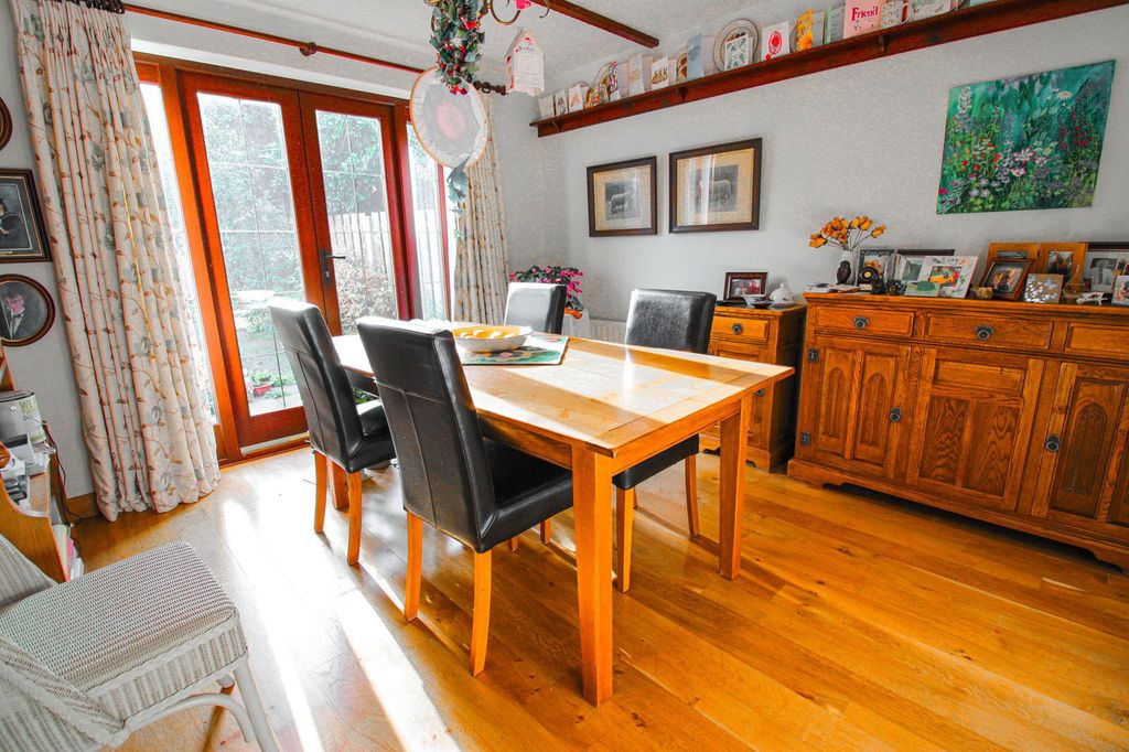 Property photo 3 of 21