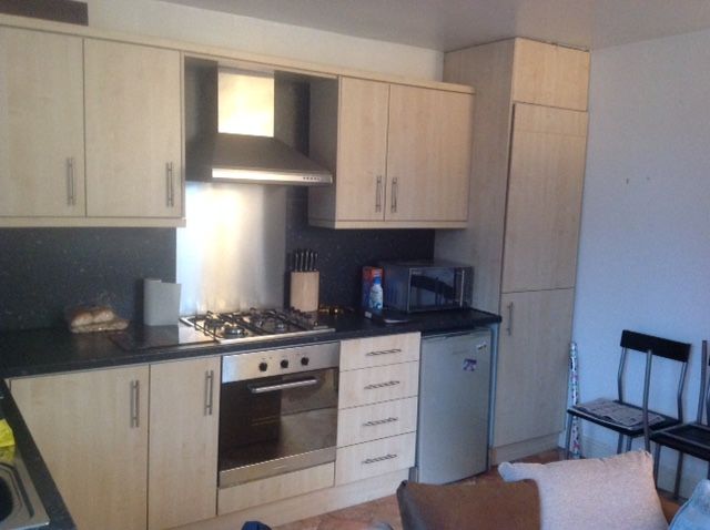 Property photo 3 of 9 Kitchen