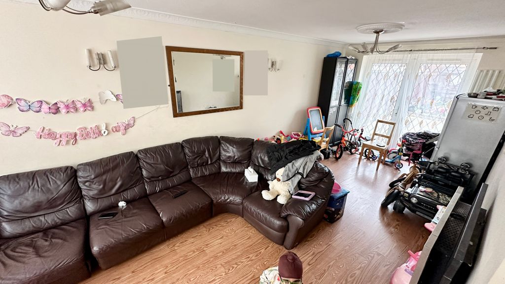 Property photo 1 of 4