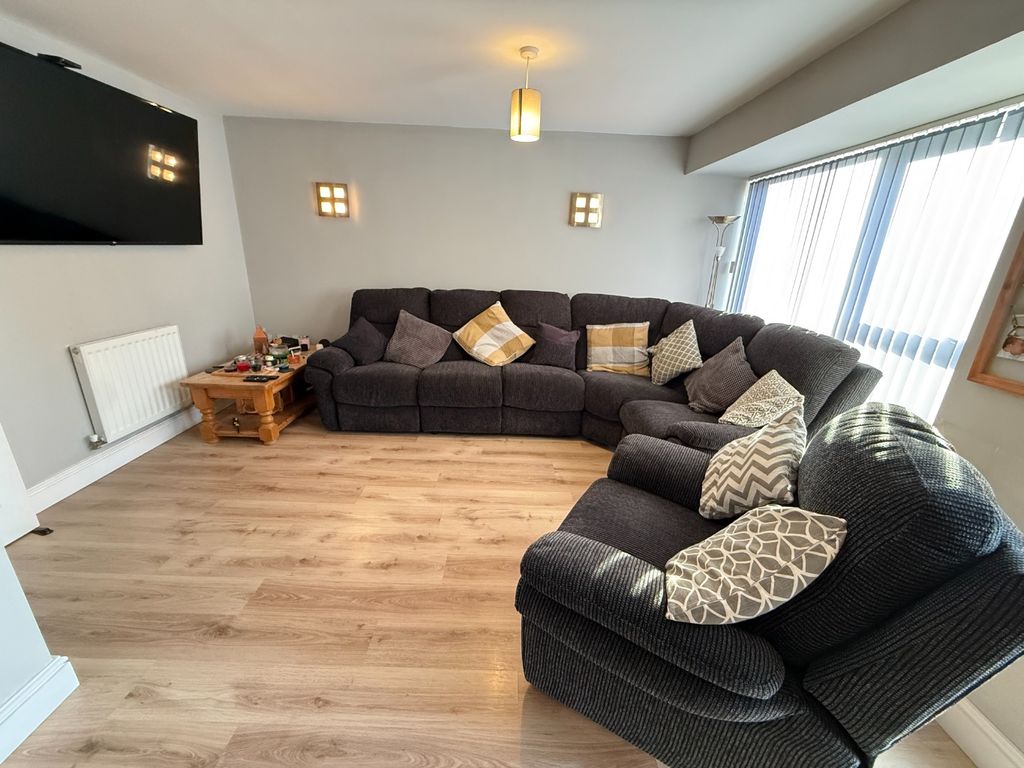 Property photo 2 of 19 4660482