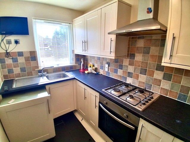 Property photo 3 of 7 Kitchen