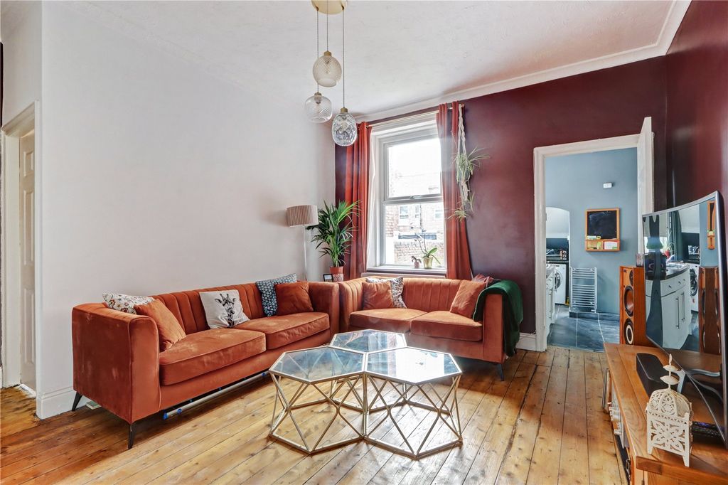 Property photo 2 of 7 Picture No. 14