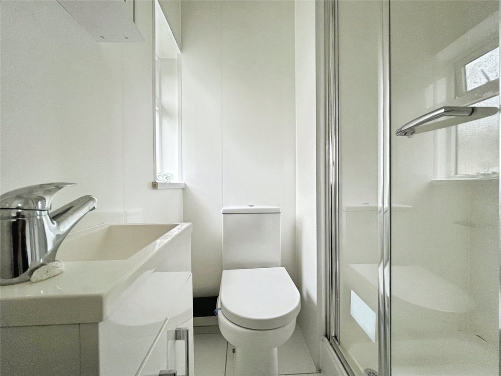 Property photo 2 of 7 En-Suite