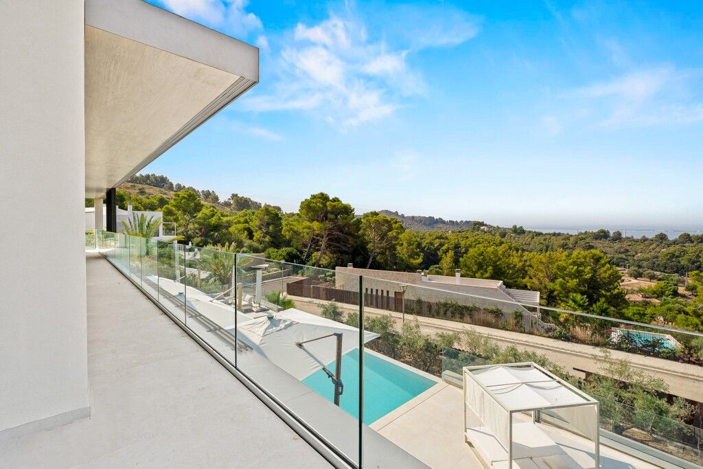 Property photo 2 of 18 Upper Terrace