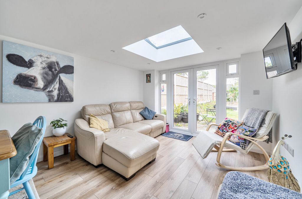 Property photo 3 of 13 1449805-16-69F0E5...